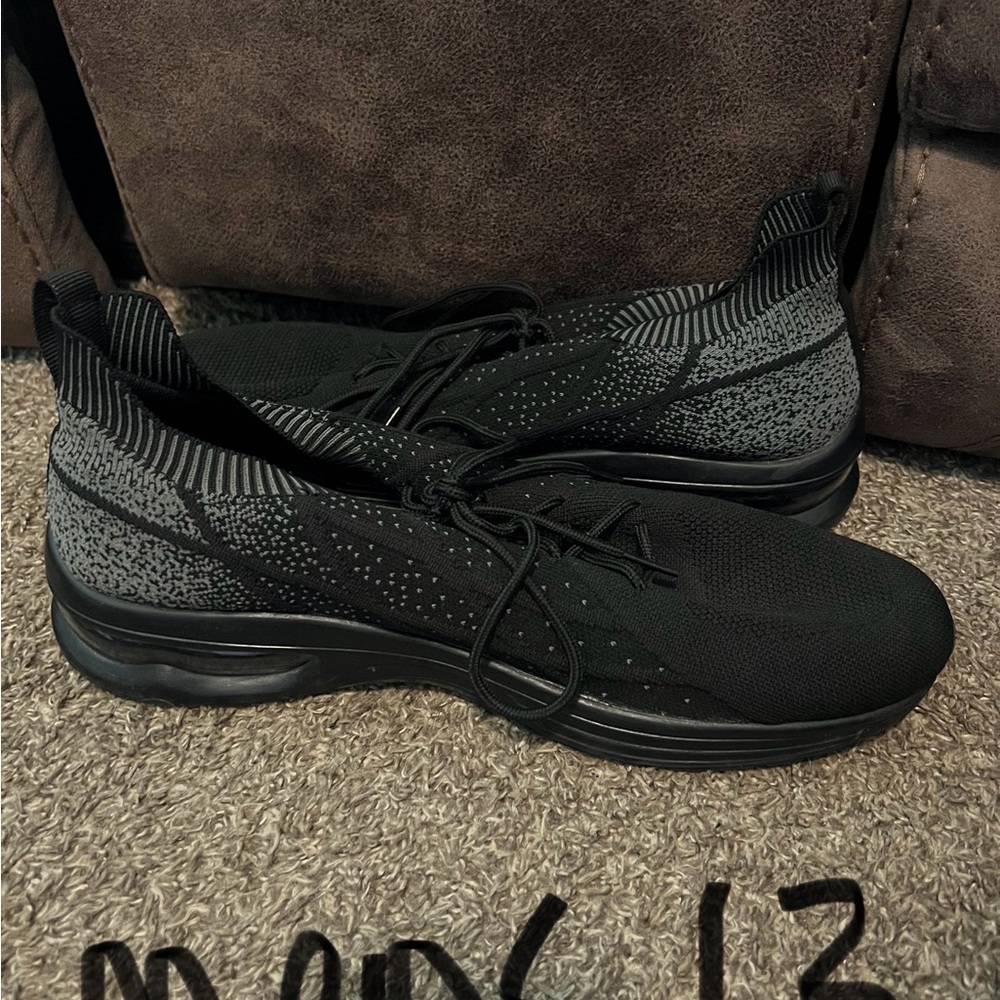 Men's Black Athletic Shoes